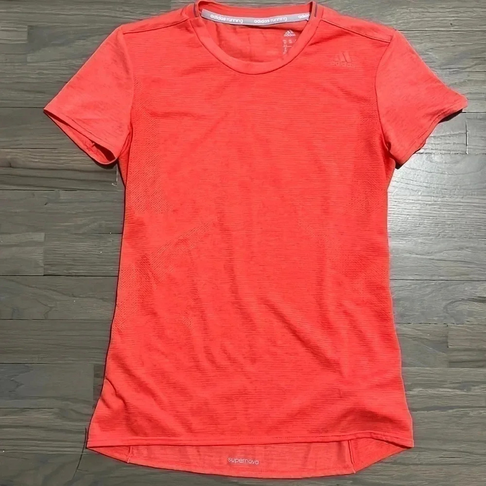 Adidas Women’s athletic running shirt. Coral. Size XS. Excellent condition!